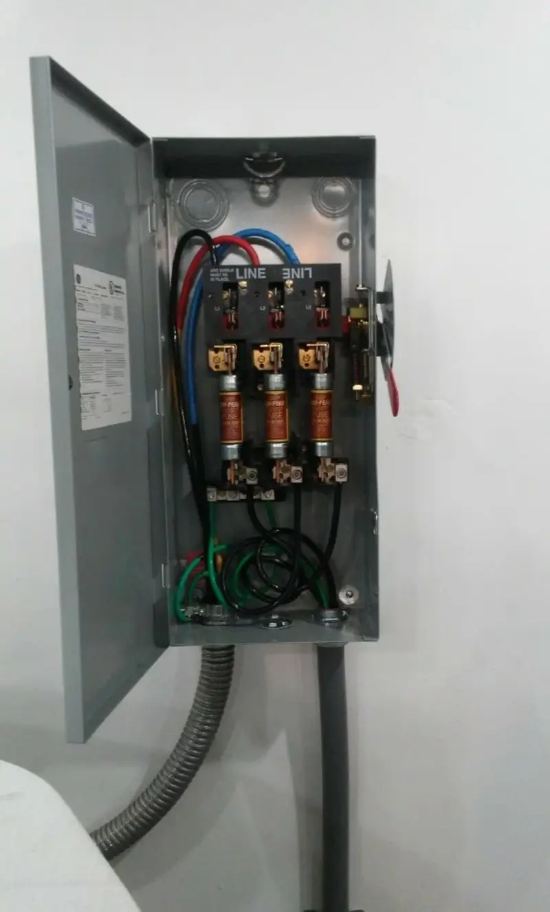 Three-phase disconnect switch installed for Smoke Detector Installation in Darlington